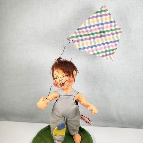 Annalee Dolls 8" Kid with Kite 1992 Ltd 1 Year Run #2335 - Picture 2 of 16